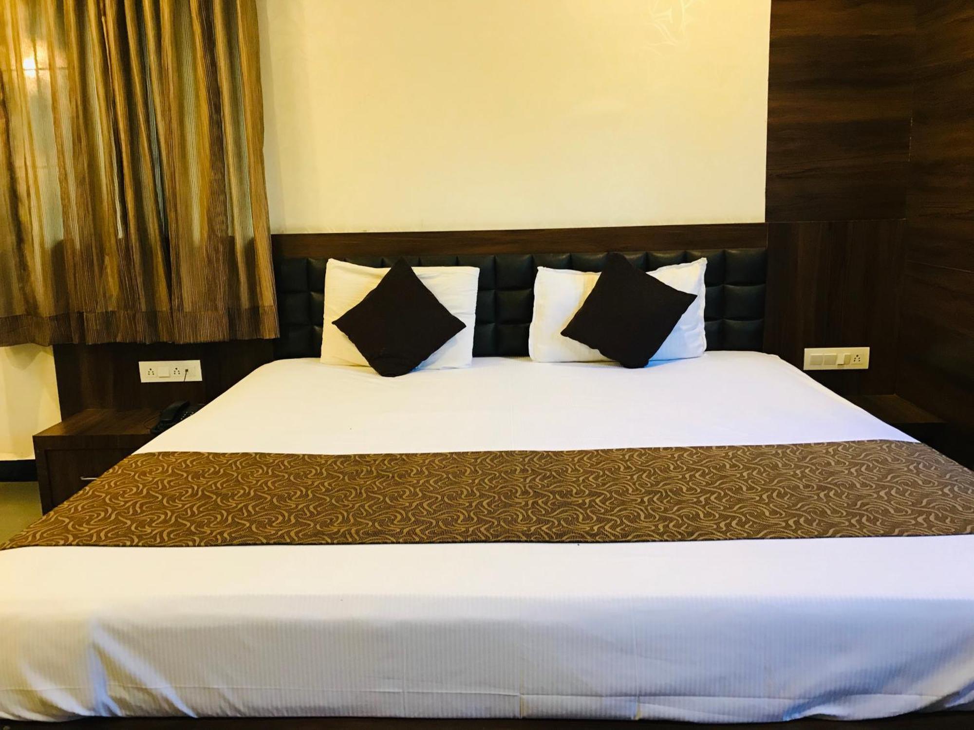 Liva Rooms Нашик Екстериор снимка